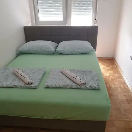 Elena Apartman