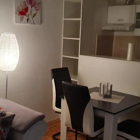 Elena Apartman *
